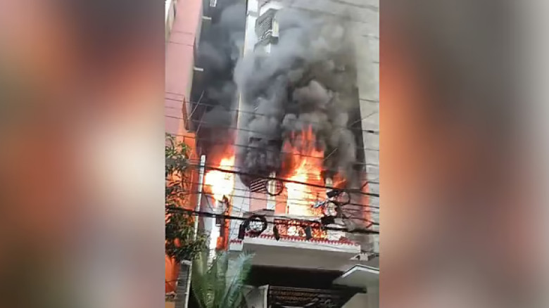 রাজধানীর উত্তরায় বাড়িতে আগুন, নারীসহ নিহত ৩...