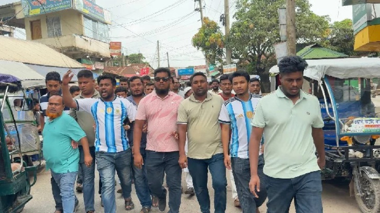 নিষিদ্ধ আ. লীগের অপশক্তির বিরুদ্ধে নাঙ্গলকোট উপজেলা ছাত্রদলের বিক্ষোভ