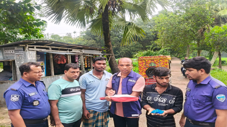 নাঙ্গলকোটে ছয়শত ইয়াবা বড়িসহ যুবক আটক